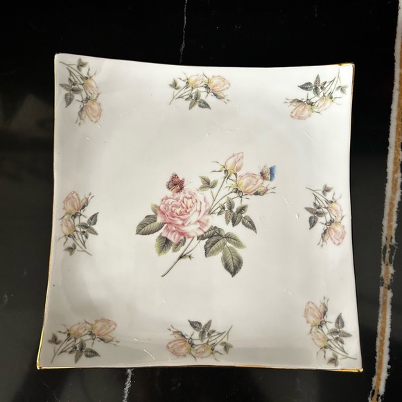 2 Piece Porcelain Serving Plates - Picture 6 of 7